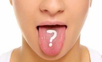 Que dit la plaque blanche dans la langue d'un adulte: 15 raisons et traitement