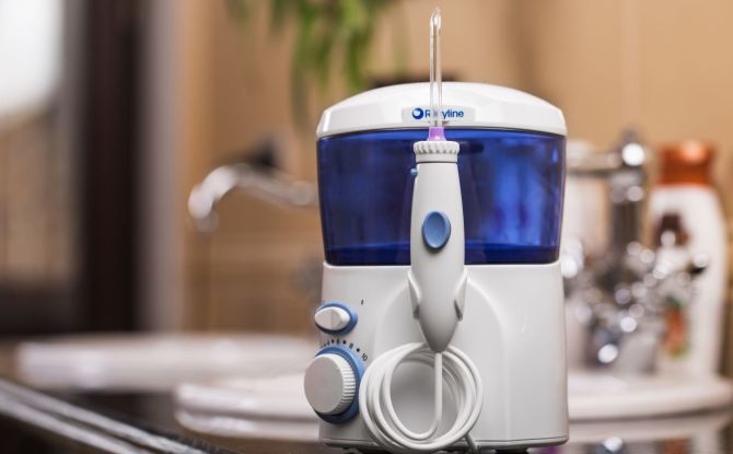 Qu'est-ce qu'un irrigateur pour les dents et pourquoi est-il nécessaire