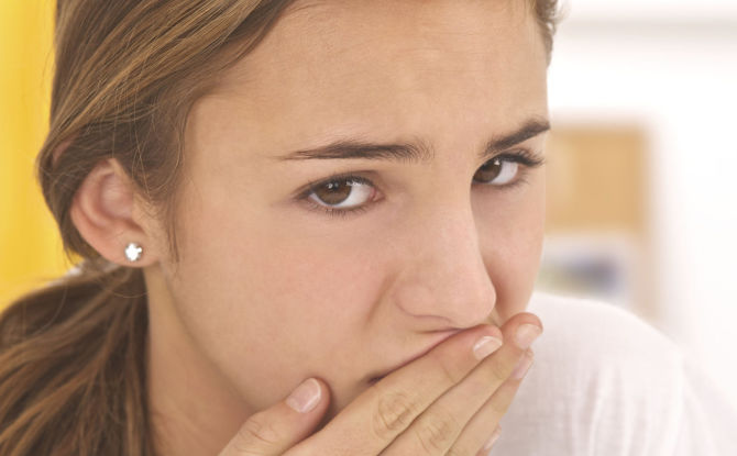 Le goût du sang dans la bouche: ce que cela signifie, causes, méthodes d'élimination