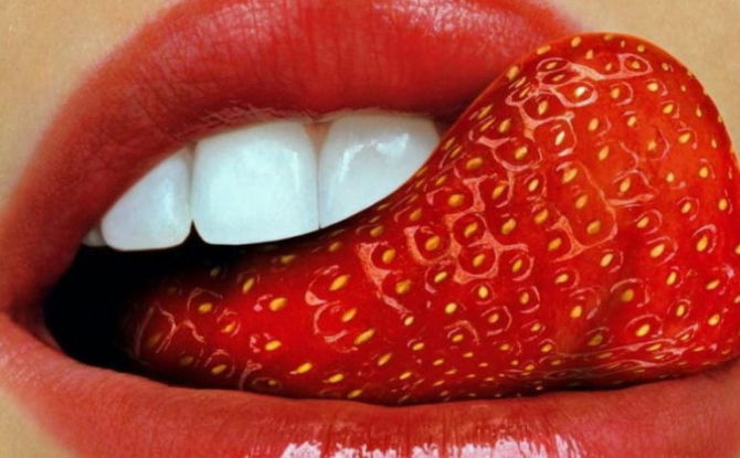 Framboise et langue rouge vif chez l'adulte et l'enfant: causes et traitement