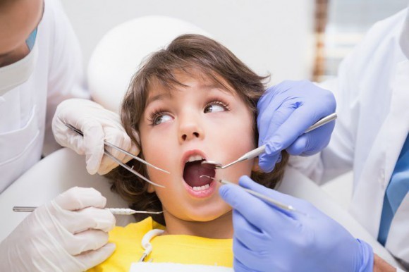 Carie des dents caduques