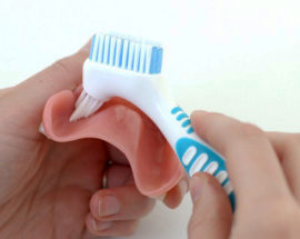 Brosse à prothèse